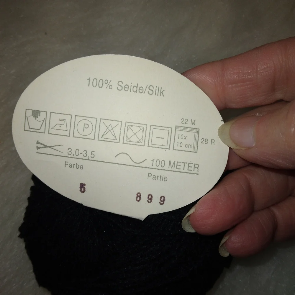 YARN On Live Linie 195 Purseta 100% silk yarn in black